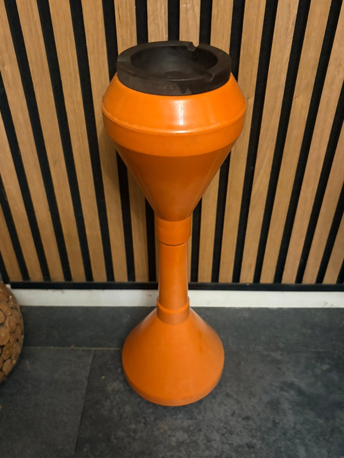 Vintage Italiaanse Space Age staande asbak jaren 60 oranje., Ophalen of Verzenden, Huis en Inrichting