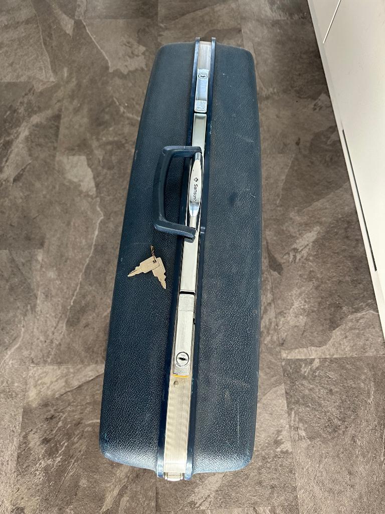 Nette Samsonite koffer met sloten. Groot model., Wieltjes, Gebruikt, Hard kunststof, 45 tot 55 cm