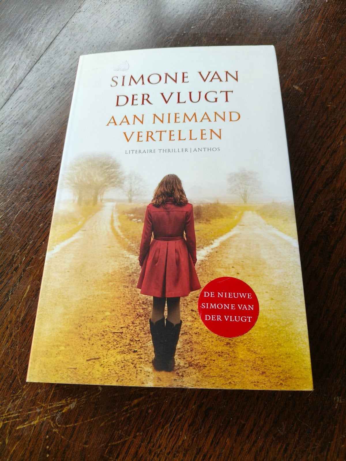 Simone van der Vlugt - Aan Niemand Vertellen, Ophalen of Verzenden, Zo goed als nieuw, Simone van der Vlugt, Nederland