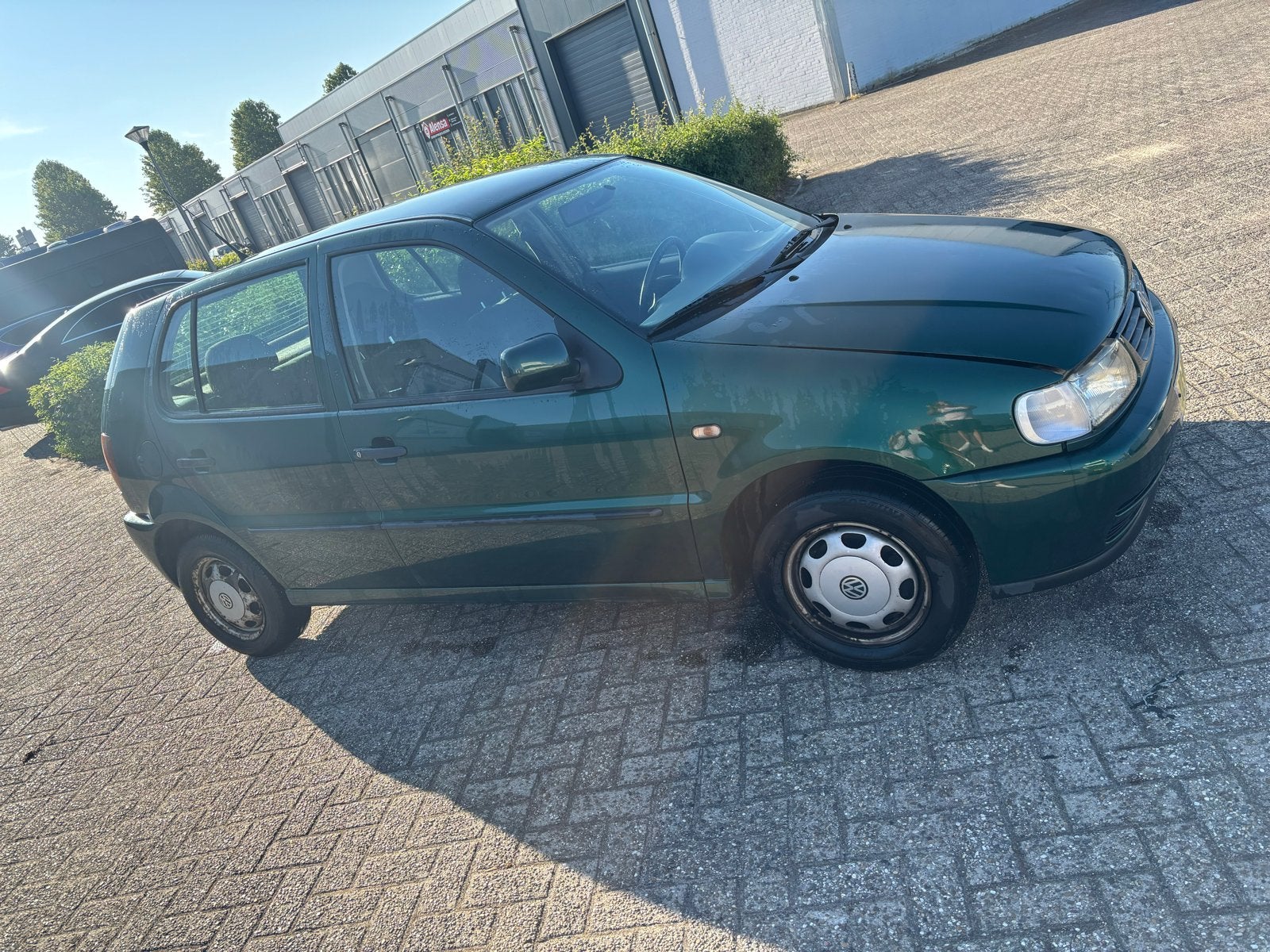 Volkswagen Polo 1.6 55KW 1999 Groen, Auto's, Voorwielaandrijving, 450 kg, 74 pk, 31 €/maand
