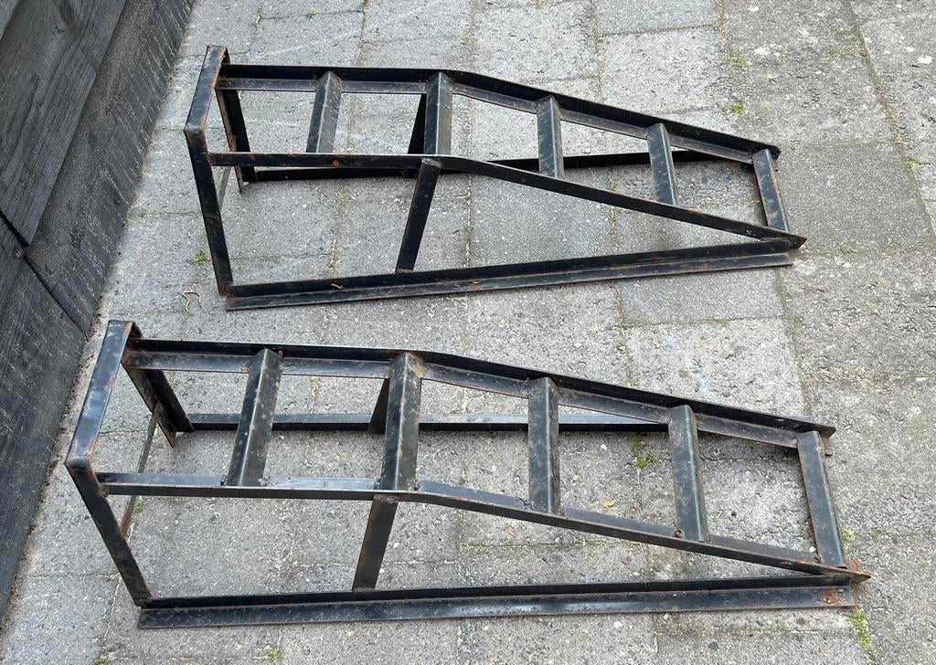 Oprijbokken L80 cm x B38(rijbreedte 17cm) x H17 cm, Ophalen, Gebruikt
