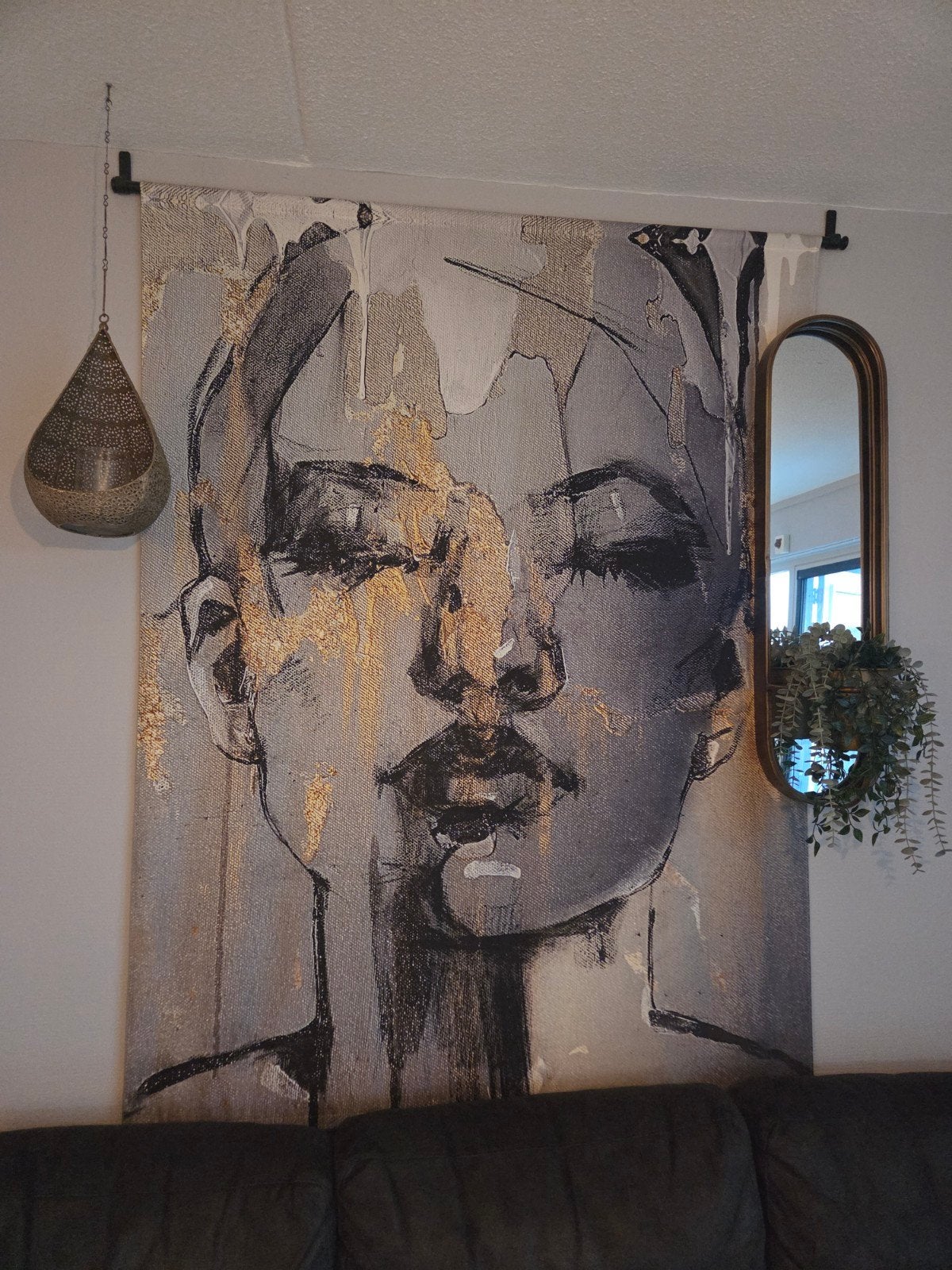 wanddoek vrouw, Ophalen