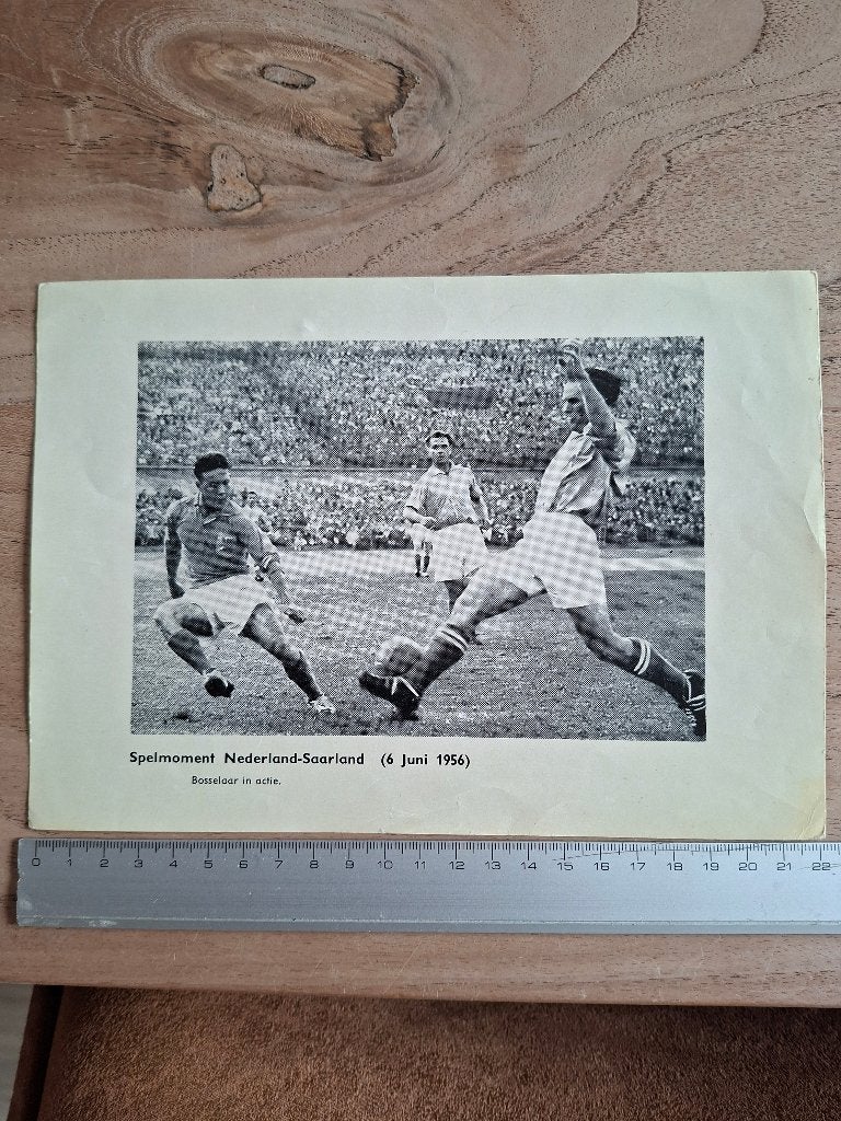 2 oude platen Nederlands elftal tegen Saarland, Ophalen of Verzenden, Gebruikt, Overige binnenlandse clubs, Poster, Plaatje of Sticker
