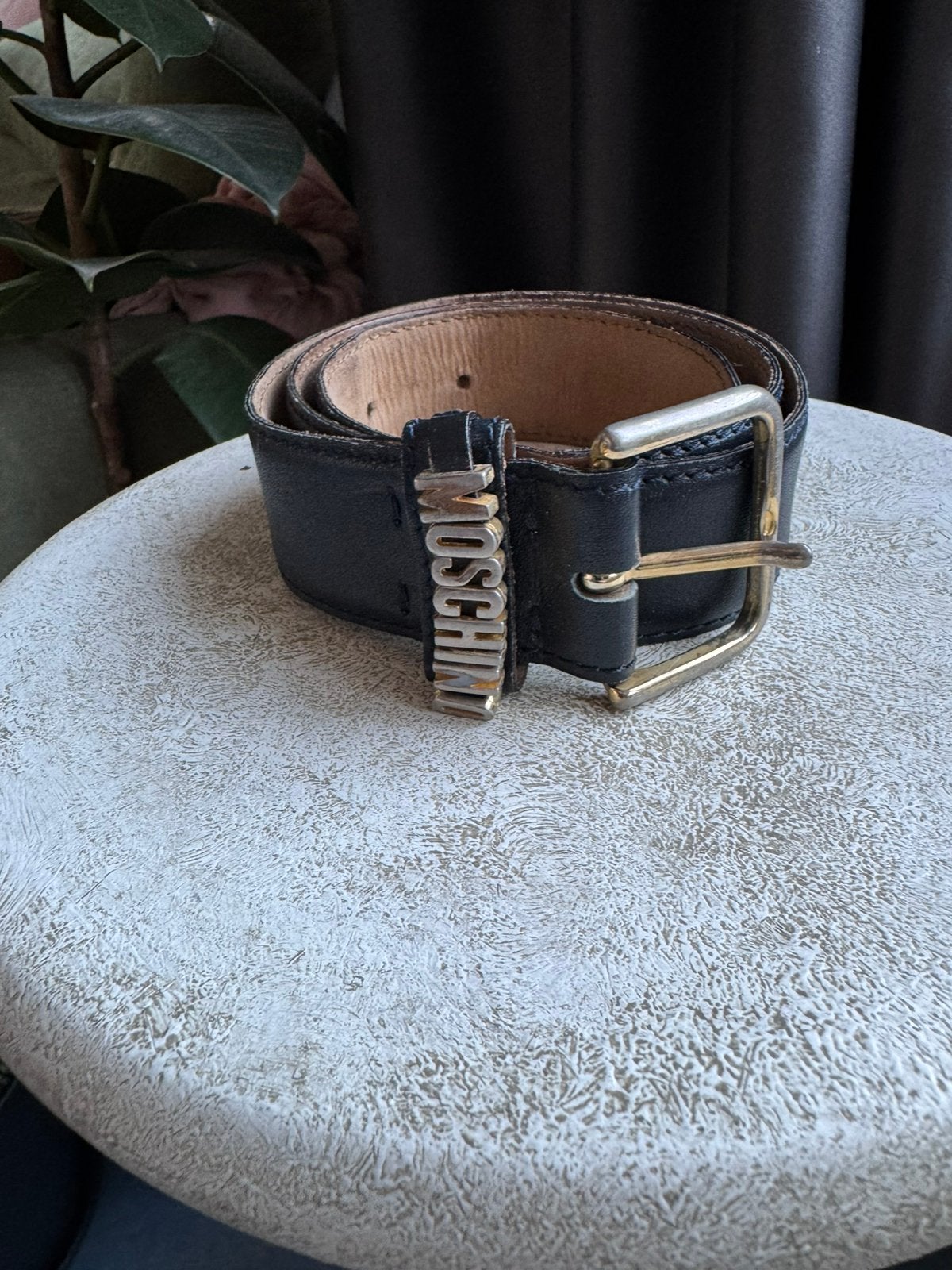 Vintage MOSCHINO leren riem jaren 90 – donkerblauw met logo, Kleding | Dames, Verzenden, Zo goed als nieuw, Zwart, 100 cm of meer