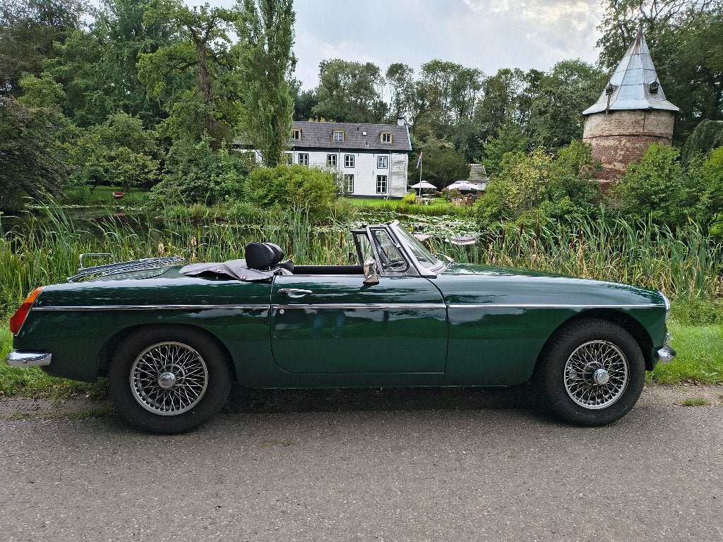 MG-B Roadster 1973 – Gerestaureerd, LHD, met overdrive, Achterwielaandrijving, Zwart, Cabriolet, Handgeschakeld