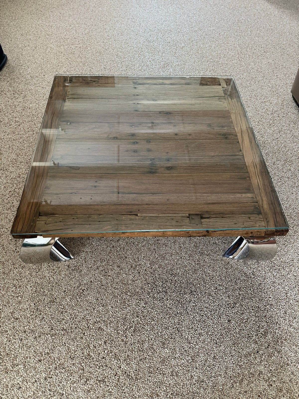 Salontafel van hout en glas met chromen poten, Vierkant, Zo goed als nieuw, 5 – 50, Overige houtsoorten