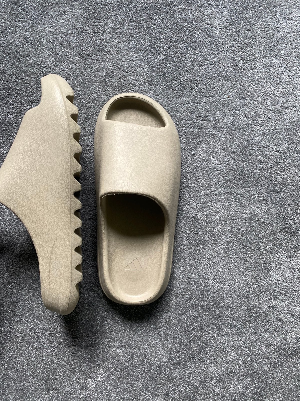 Yeezy slides, Slippers, Bruin, Nieuw, Ophalen of Verzenden