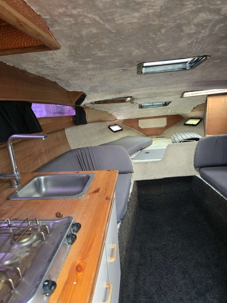 Foto 10 van Bayliner 9 meter opknapper 5.7L Bravo III duoprop €3500.-