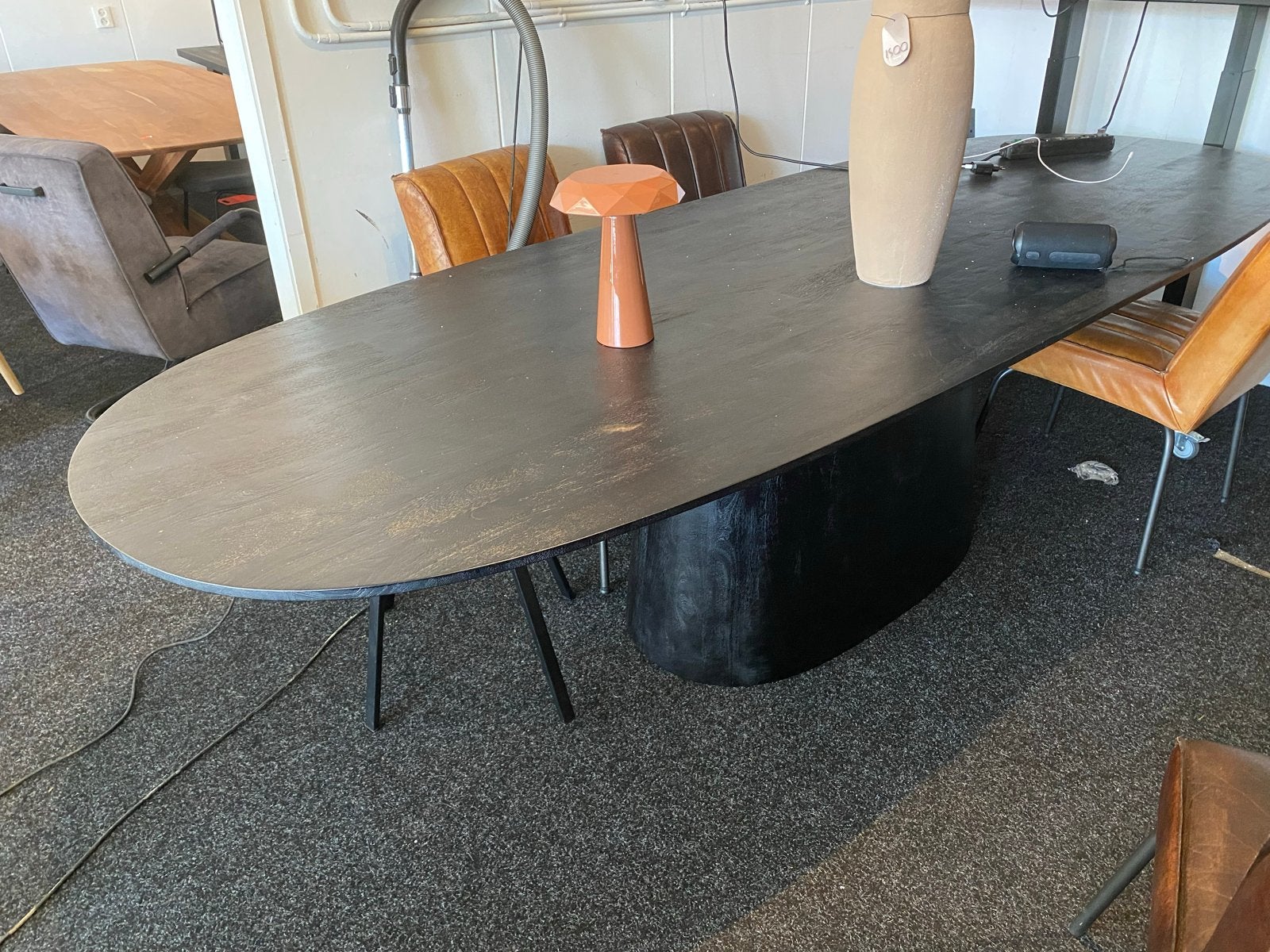 Ovale zwarte eettafel 300x100 massief mangohout middenpoot, Huis en Inrichting, Tafels | Eettafels, Ophalen, 100 tot 150 cm, Vijf personen of meer