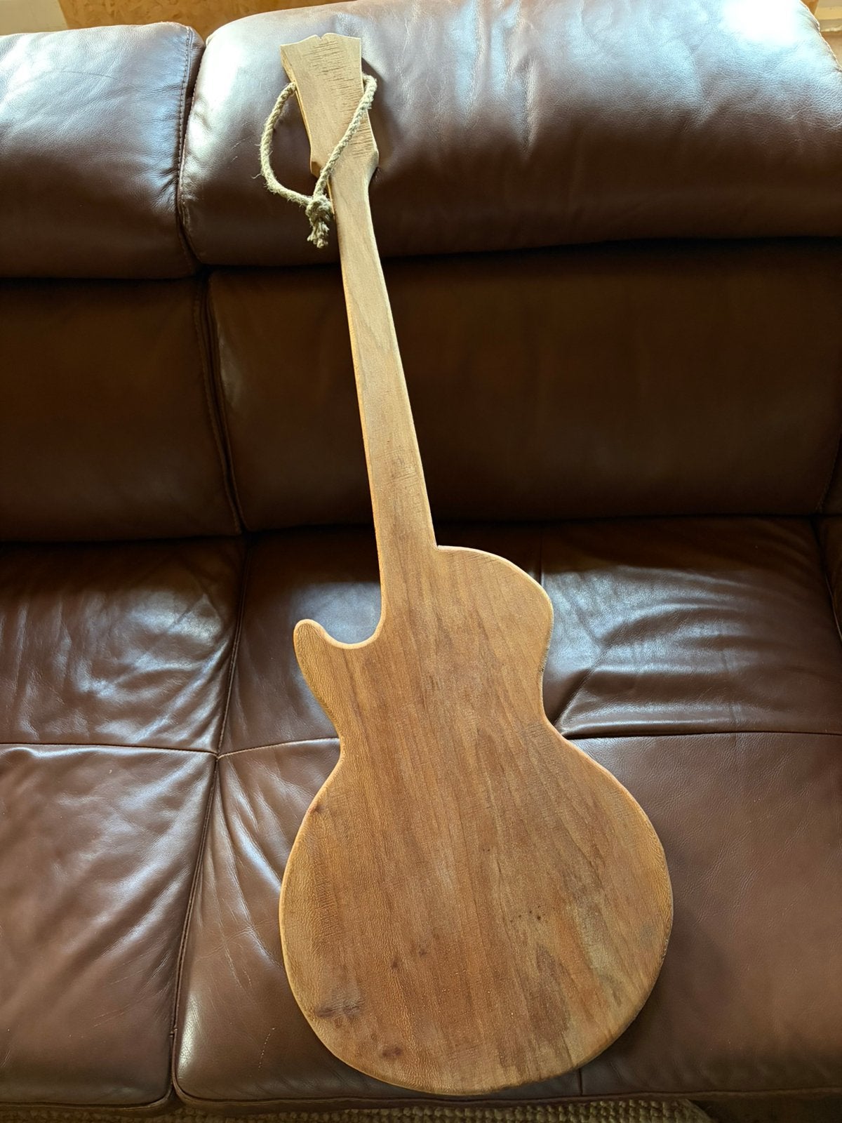 Snij cq borrelplank gitaarvorm gibson les paul, Snij-/serveerplank, Ophalen of Verzenden, Zo goed als nieuw, Hout