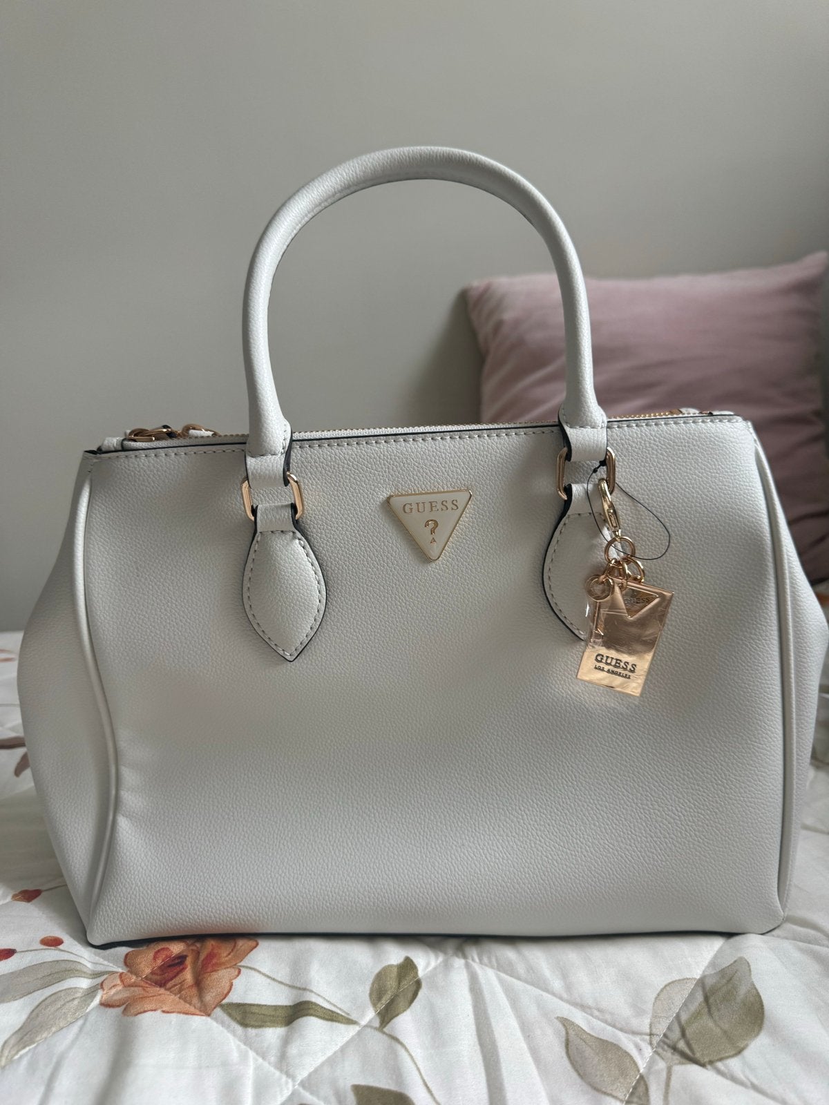 Nieuwe Guess handtas met label - stijlvol en ongebruikt, Ophalen of Verzenden, Nieuw, Wit, Handtas
