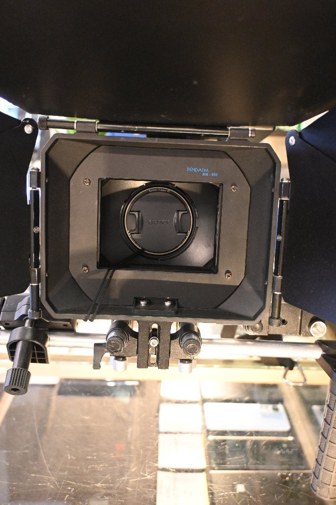 Sony HXR-MC1500 Video camera + tas, 20x of meer, Ophalen of Verzenden, Zo goed als nieuw, X