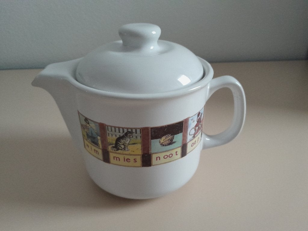 Jet ter Steege Wolters Noordhoff theepot., Ophalen of Verzenden, Zo goed als nieuw, Jet by Ter Steege, Porselein