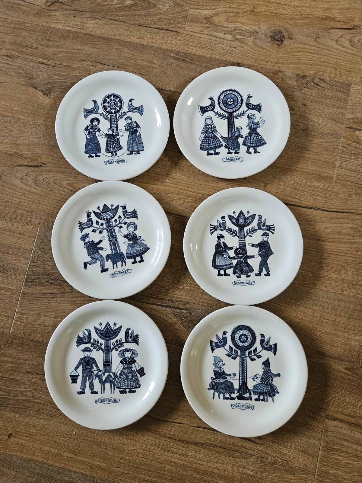 6 klederdracht ontbijtbordjes 1967, Ophalen of Verzenden