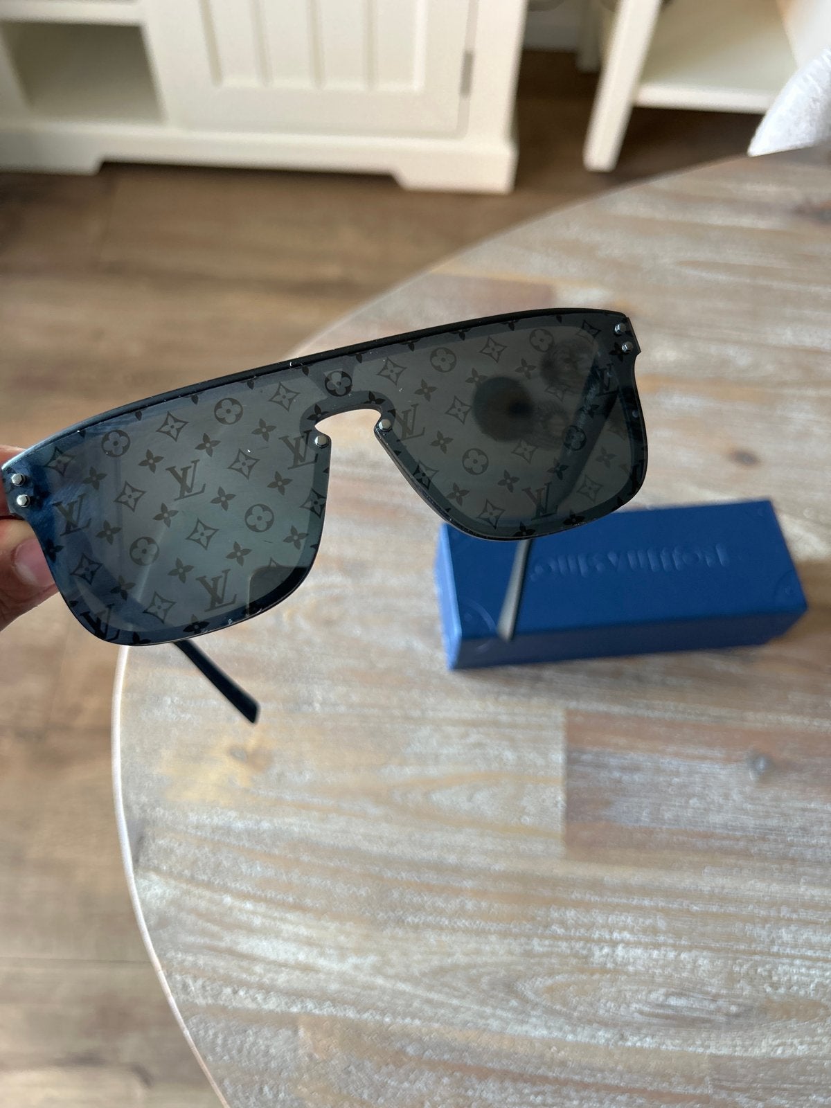 Louis Vuitton Zonnebril Waimea - Zo goed als nieuw, Sieraden, Tassen en Uiterlijk, Overige merken, Zonnebril, Zwart, Ophalen of Verzenden