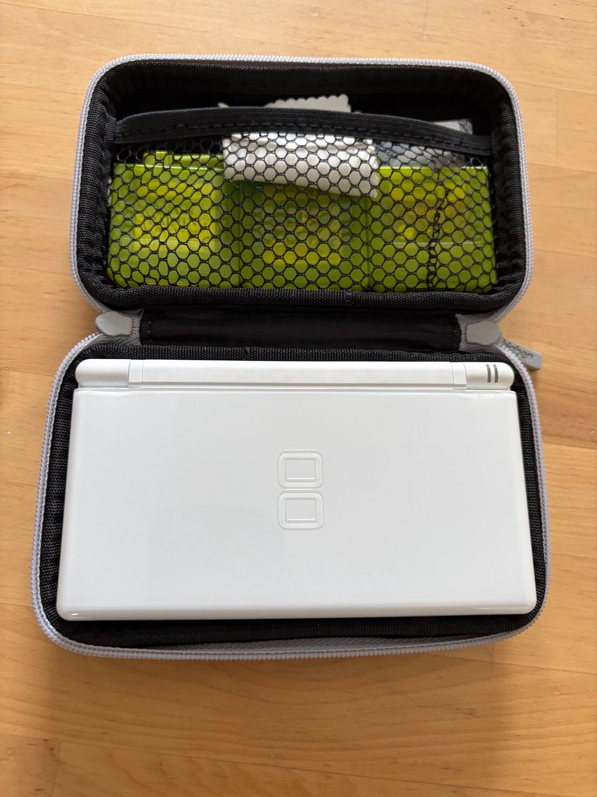 Nintendo DS Lite Wit met games en beschermhoes, Spelcomputers en Games, Met games, Wit, Ophalen of Verzenden, Zo goed als nieuw