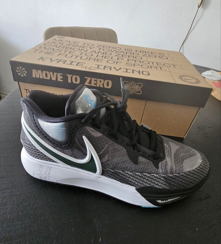 Nike Kyrie 8 Black/Mercury Grey-White - maat 47, Ophalen, Nike, Overige typen, Nieuw