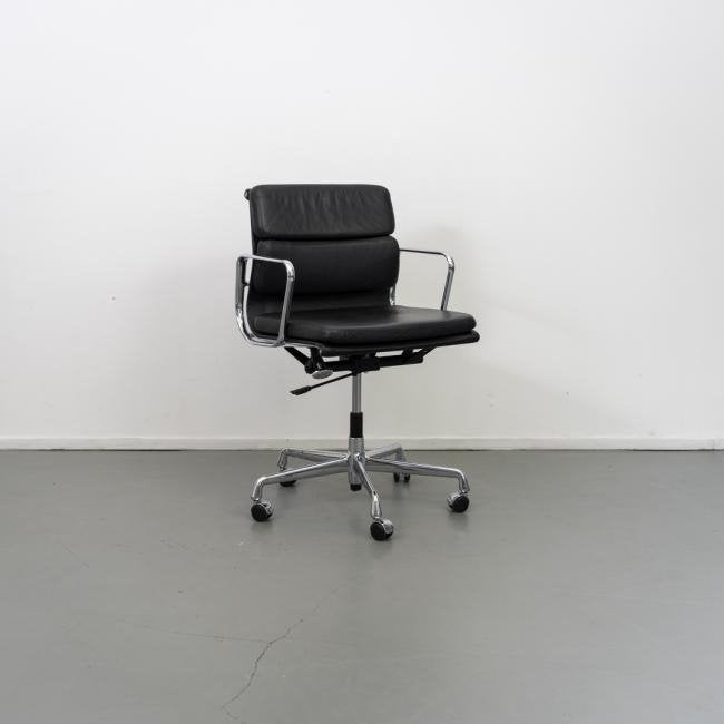 Vitra Eames EA 217 Bureaustoel Zwart Leer - Chroom, Niet ingevuld, Zo goed als nieuw, Niet ingevuld, Niet ingevuld