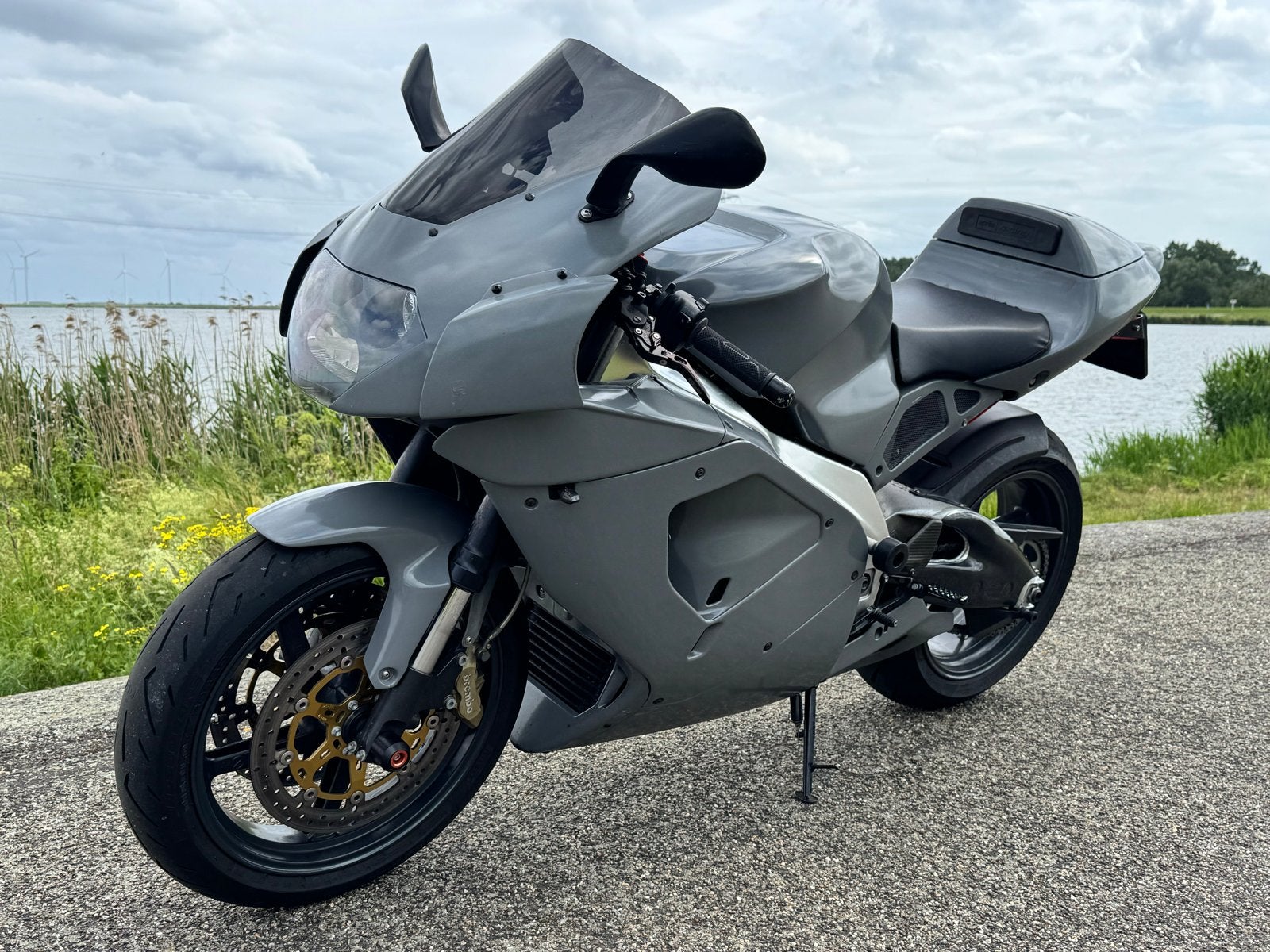Aprilia RSV Mille 1000 nieuwe Pirelli corsa banden, 2 cilinders, Sportuitlaat, Motorrijbewijs A, Gebruikt