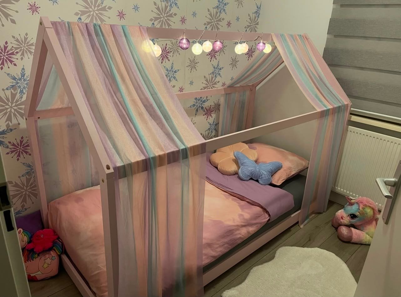 Complete Kinderslaapkamer Set: Huisjesbed + Witte Kinderkast, Ophalen, 70 tot 85 cm, Zo goed als nieuw, Lattenbodem