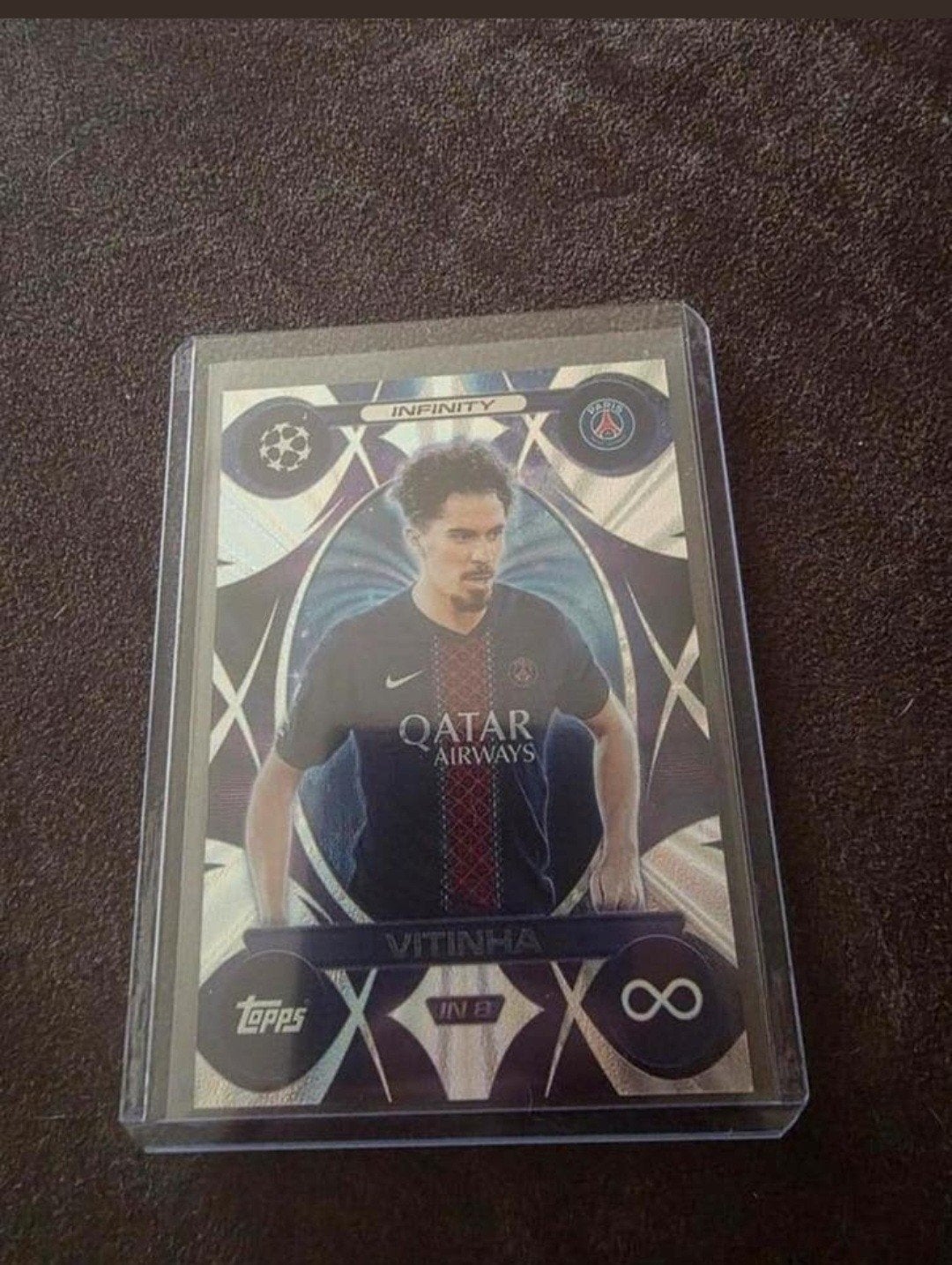 Topps Match Attax 25/26 Vitinha infinity, Hobby en Vrije tijd, Ophalen of Verzenden, Zo goed als nieuw, Plaatje