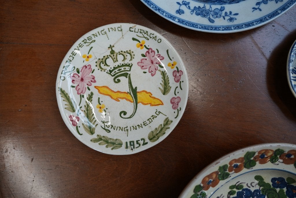 Vintage Oranjevereniging Curaçao Koninginnedag 1952 bord, Antiek en Kunst, Ophalen