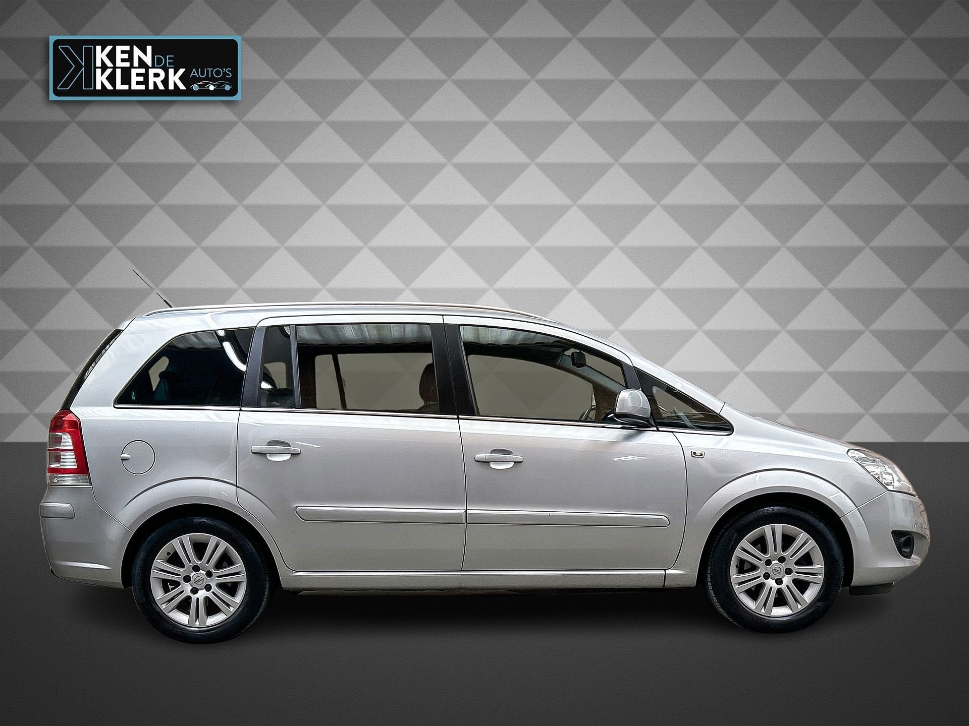Opel Zafira 1.8 Cosmo| 7 persoons |Nwe koppeling |NAP!, Auto's, Voorwielaandrijving, Euro 5, Gebruikt, 4 cilinders