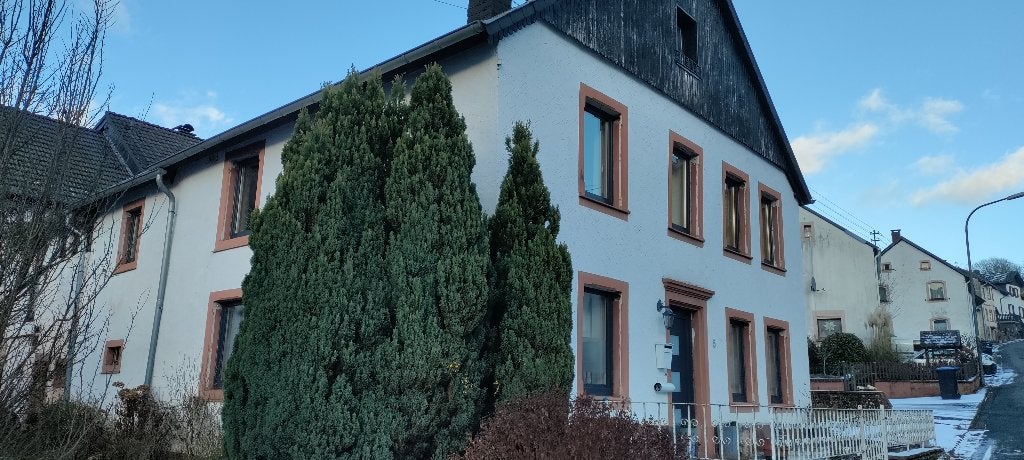 Groot vakantiehuis in hartje Vulkaneifel: € 98.000, Huizen en Kamers, 120 m², Dorp, Woonhuis, Duitsland