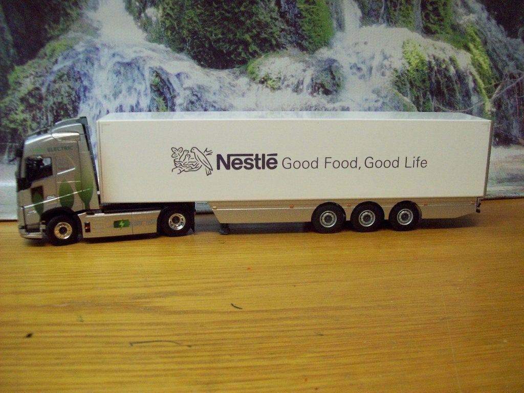 WSI - Volvo Globetrotter  100% Electric -  Nestle, Ophalen of Verzenden, Zo goed als nieuw, Bus of Vrachtwagen, Wsi