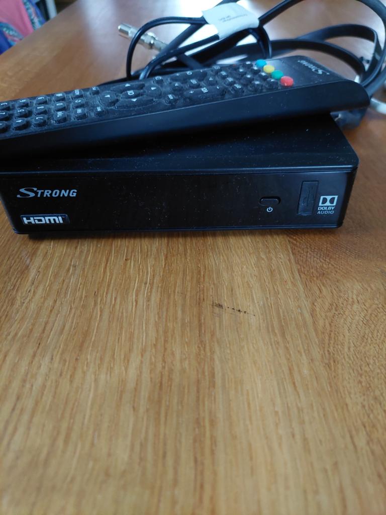 Strong tv set, Ophalen of Verzenden