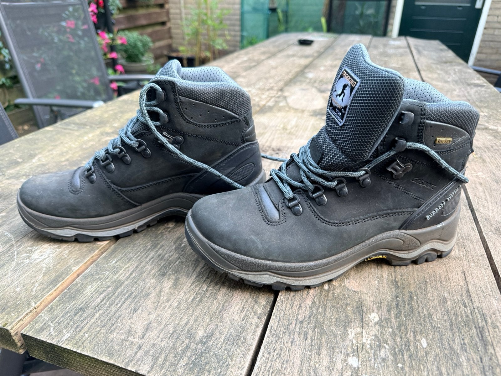Wandelschoenen, Ophalen, Zo goed als nieuw