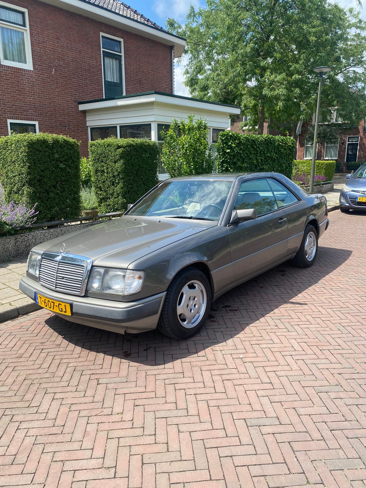 Mercedes W124 230CE uit 1989, Automaat, 1350 kg, Achterwielaandrijving, Beige
