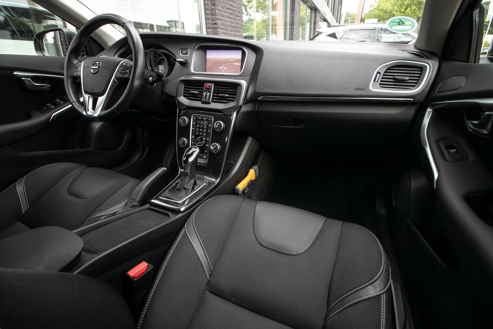 Volvo V40 1.5 T2 Polar+ | Goed onderhouden | Trekhaak | All, Euro 6, 700 kg, Blauw, Leder en Stof