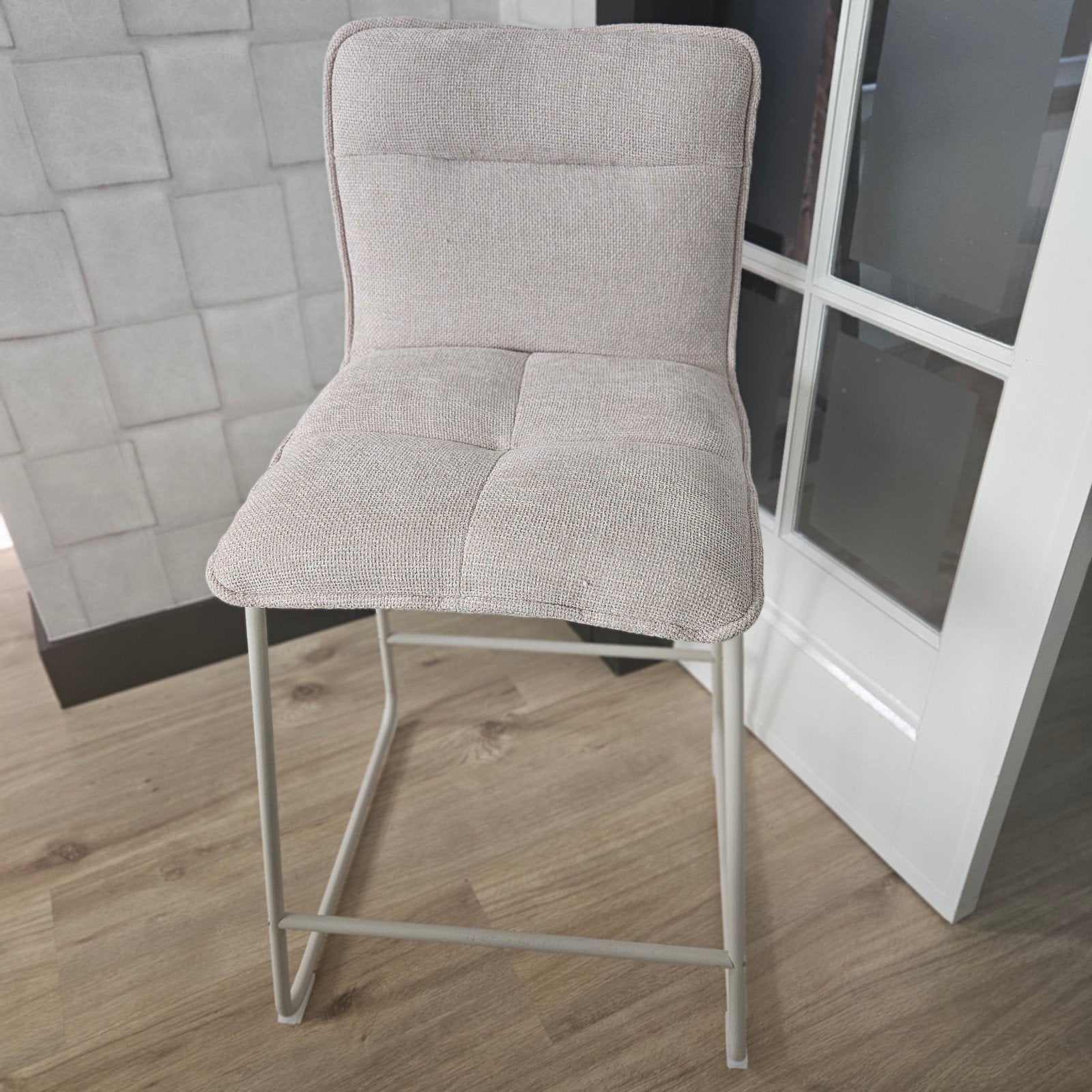 Moderne barkruk met rugleuning - Beige stof, Ophalen, Zo goed als nieuw, Metaal, 90 cm of meer
