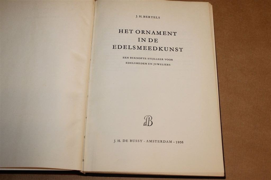 Ornament in de Edelsmeedkunst — Stijlleer voor Juweliers, Boeken, Ophalen of Verzenden, Gelezen