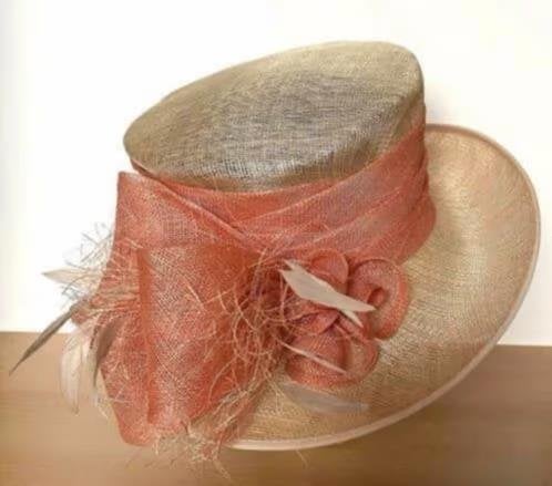 Kangol hoed koraal maat 56, Ophalen of Verzenden, Zo goed als nieuw, 56 of 57 cm (M, 7 of 7⅛ inch), Hoed