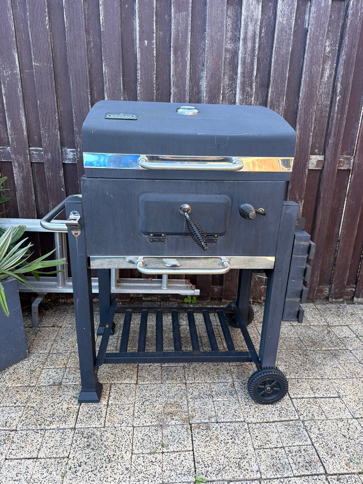 Buccan Lockhart Solid Burner BBQ met thermometer is gebruikt, Ophalen of Verzenden, Gebruikt