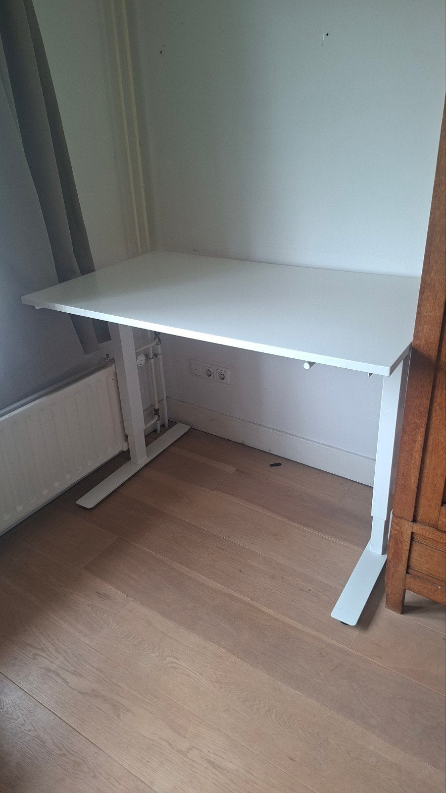 IKEA Skarsta/Bekant Zit-sta bureau, handmatig verstelbaar, Ophalen, Zit-sta bureau, Gebruikt, 120 cm