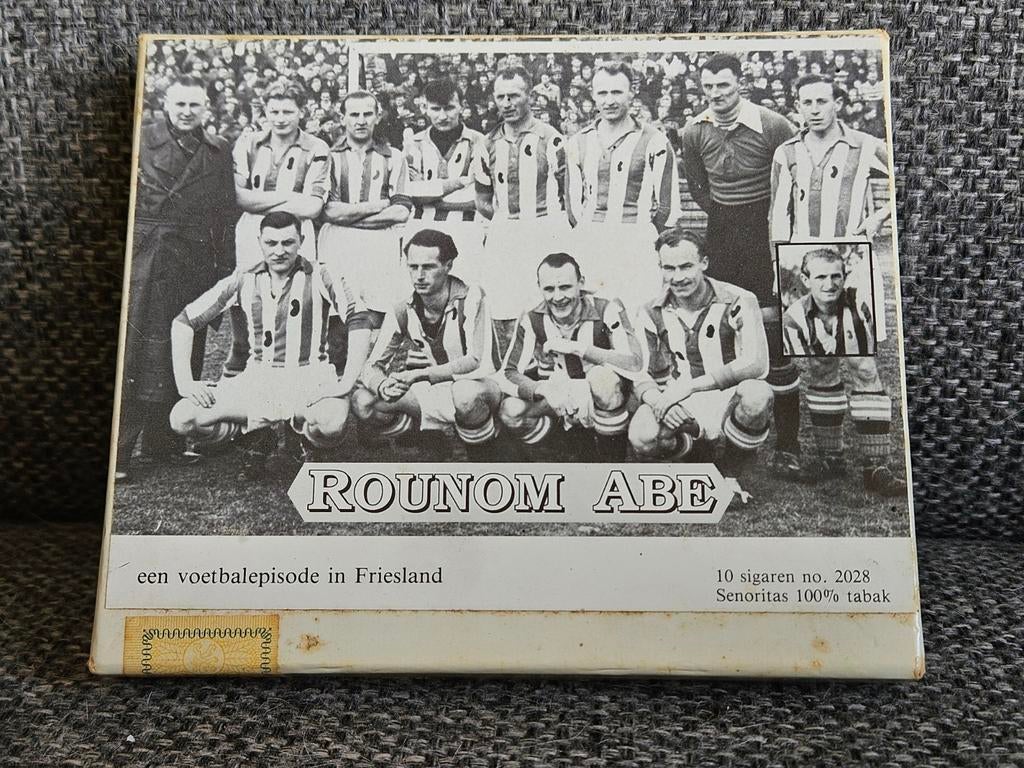 Rounom Abe Voetbalepisode Friesland Sigaren Doosje, Verzamelen, Verzenden, Zo goed als nieuw, Overige binnenlandse clubs