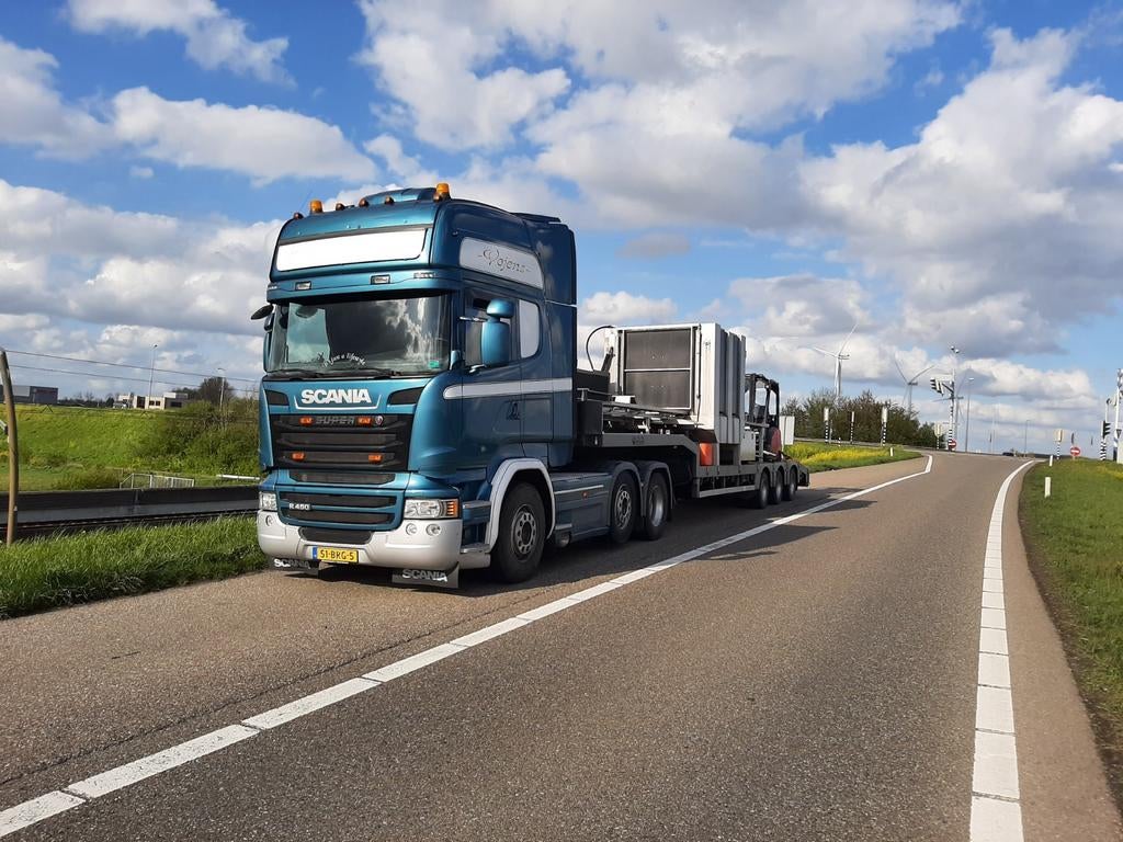 Voorraadkisten wassen op locatie., Ophalen