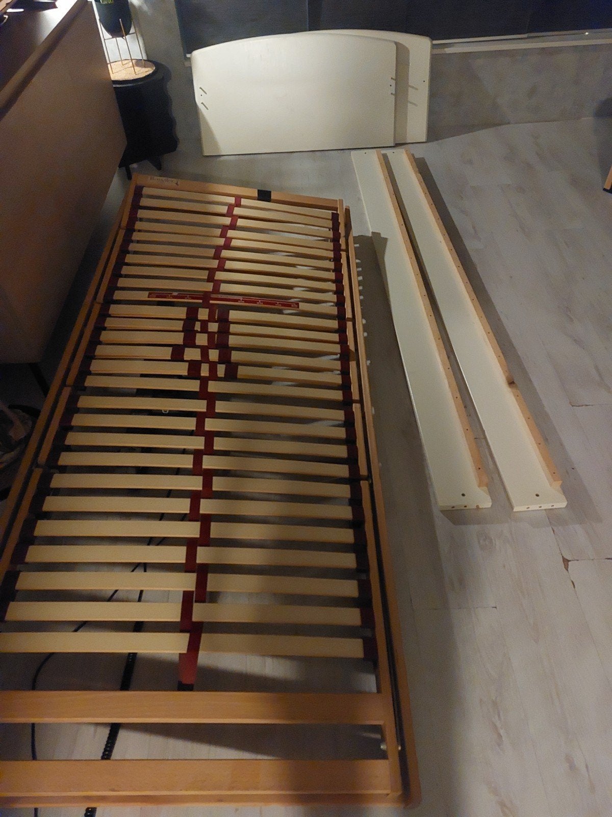 Eenpersoonsbed 90x210 cm met lattenbodem, Ophalen, Gebruikt, 90 cm, Eenpersoons