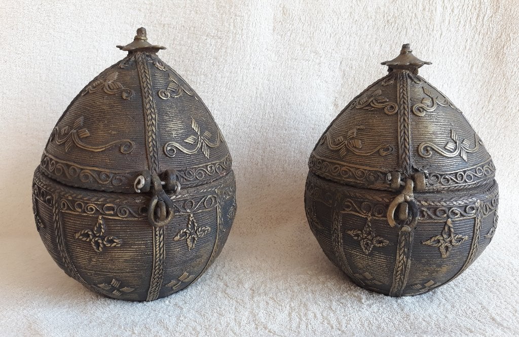 2 bronzen Dhokra potten met deksel (India) midden 20e eeuw, Antiek en Kunst, Ophalen
