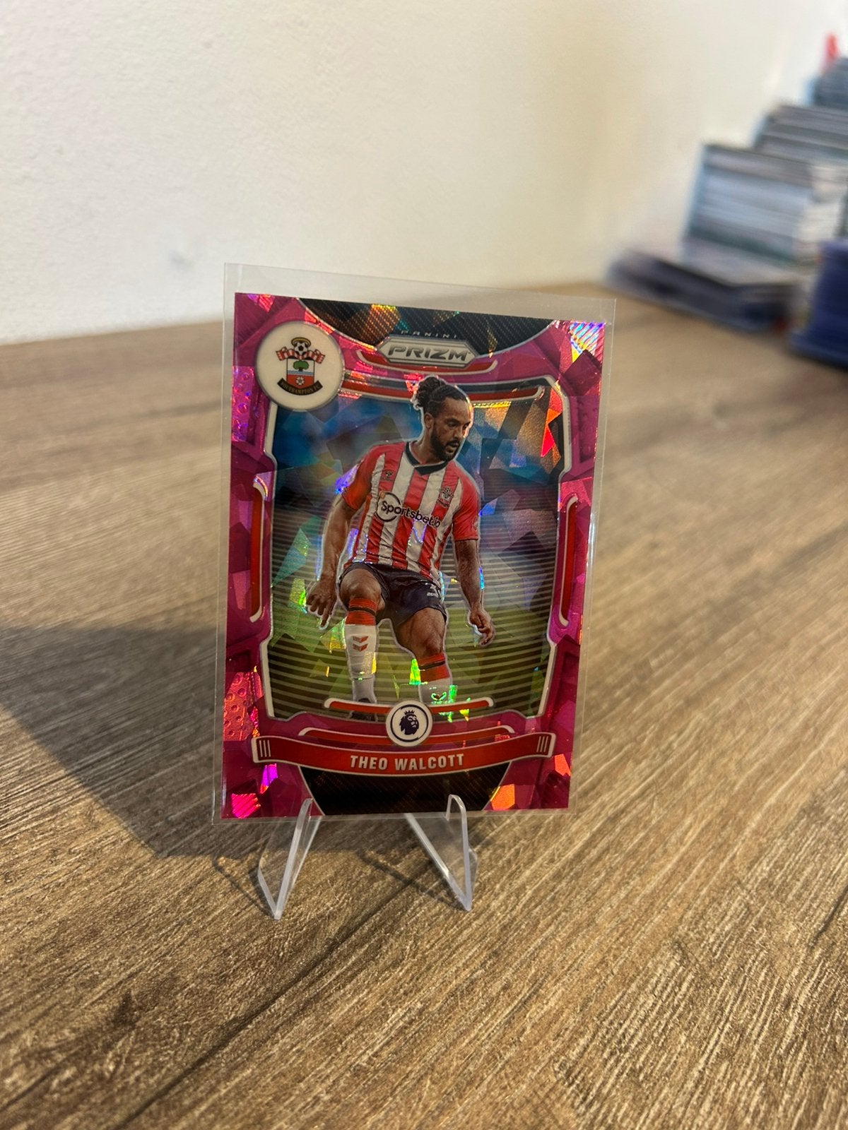 Theo Walcott 2021-22 Panini Prizm PL #117 Pink Ice Prizm, Ophalen of Verzenden, Zo goed als nieuw, Buitenlandse clubs, Poster, Plaatje of Sticker