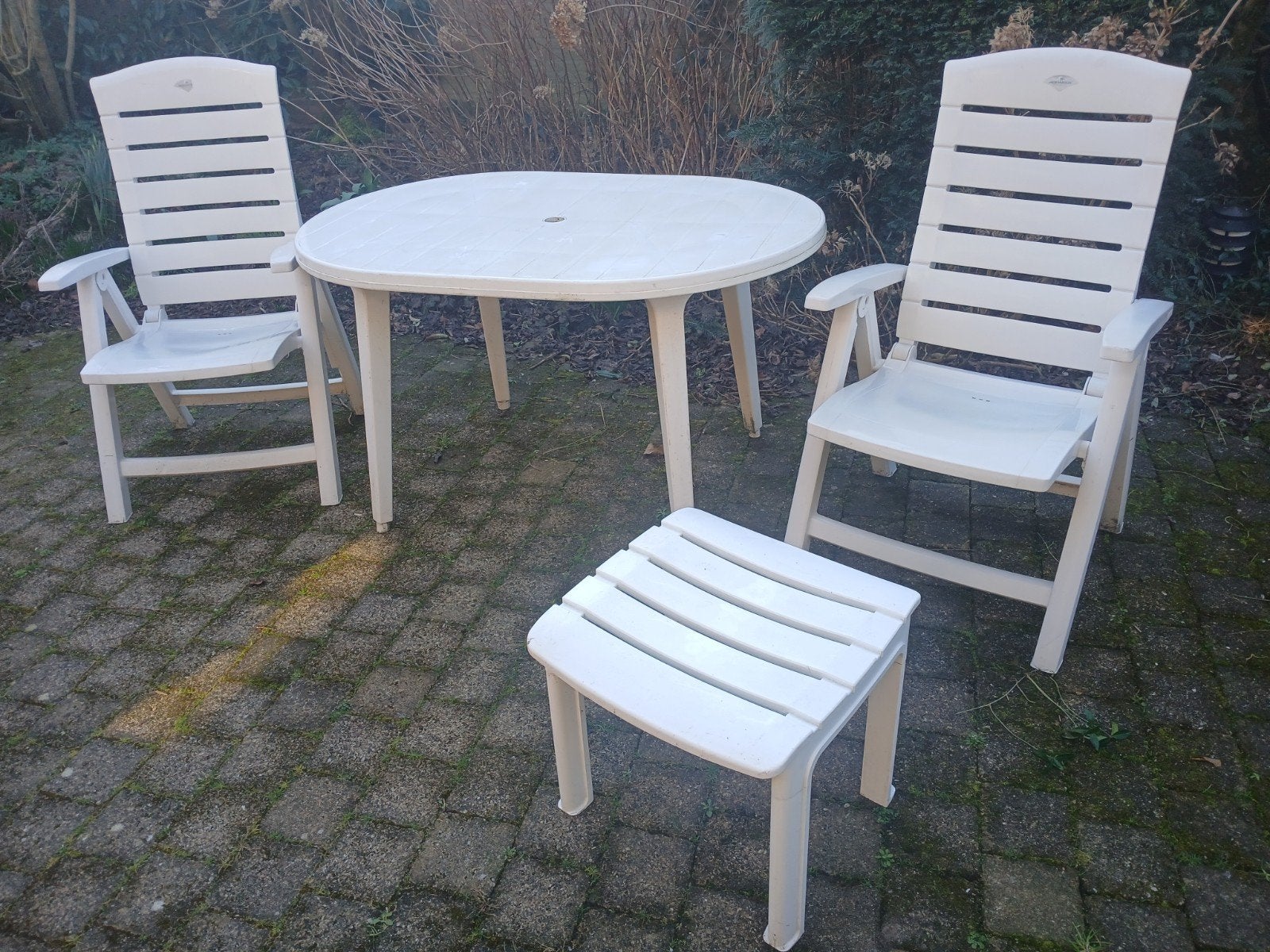 Diverse tuinstoelen, tuinkussens, tuintafels en ligbed etc., Ophalen, Kunststof