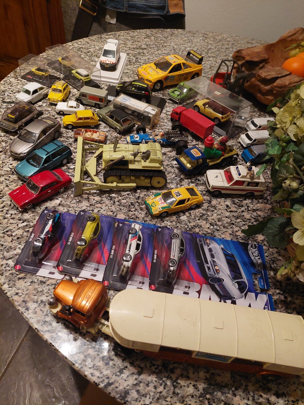 PARTIJTJE VAN 35 DIV SPEELGOED AUTOTJES  INGST., Ophalen of Verzenden, Auto