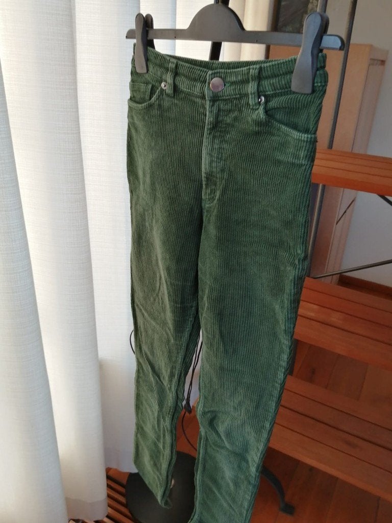 Donkergroene corduroy broek maat 32 van Monki, Ophalen of Verzenden, Monki, Maat 34 (XS) of kleiner, Lang