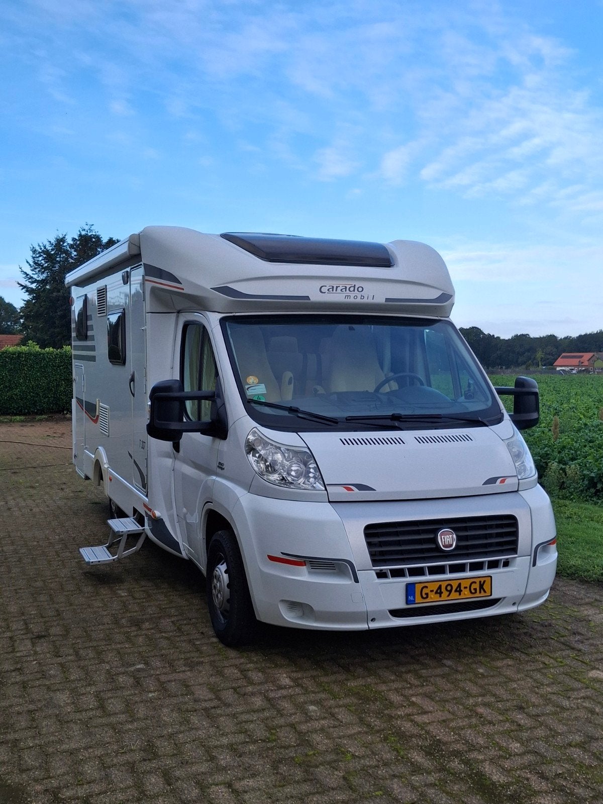 Carado T 337 Half-integraal camper met fietsendrager, Ringverwarming, Buitenlamp, Fiat, 6 tot 7 meter