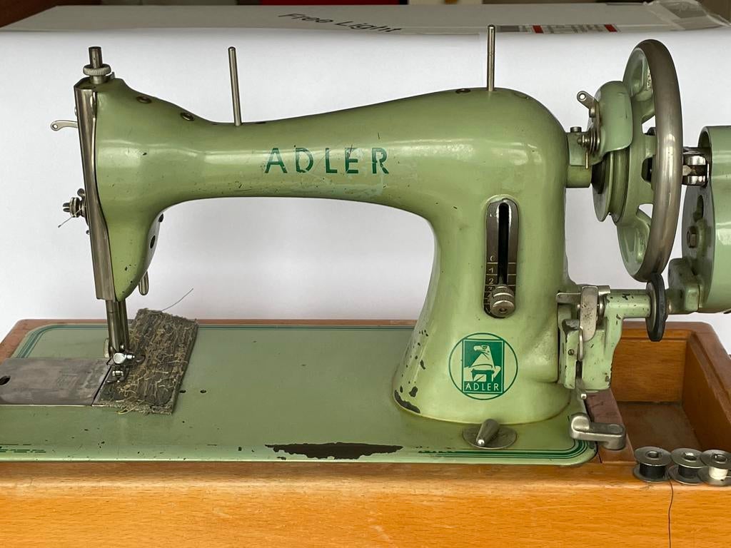 Adler handnaaimachine, gebruikt., Ophalen