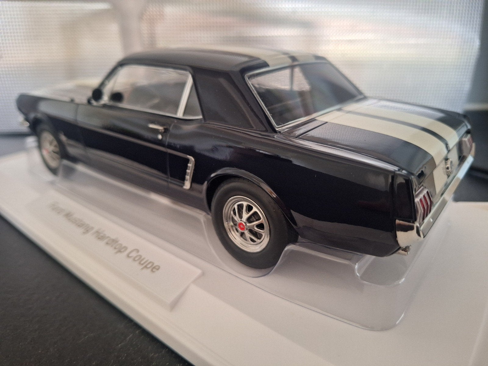 Ford Mustang Coupe 1966 Schaal 1:18, Auto, Norev, Ophalen of Verzenden, Norev