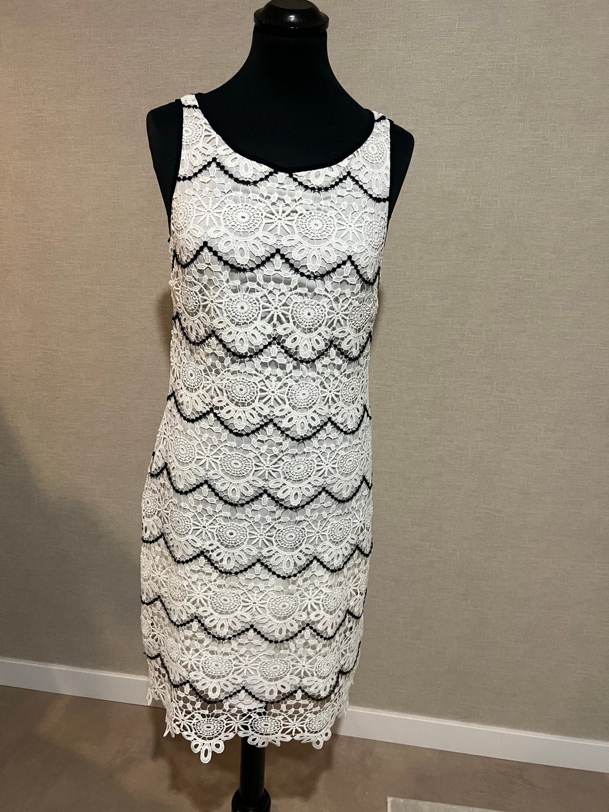 Steps jurk wit met zwart kant maat 34, Kleding | Dames, Wit, Ophalen of Verzenden, Zo goed als nieuw, Knielengte